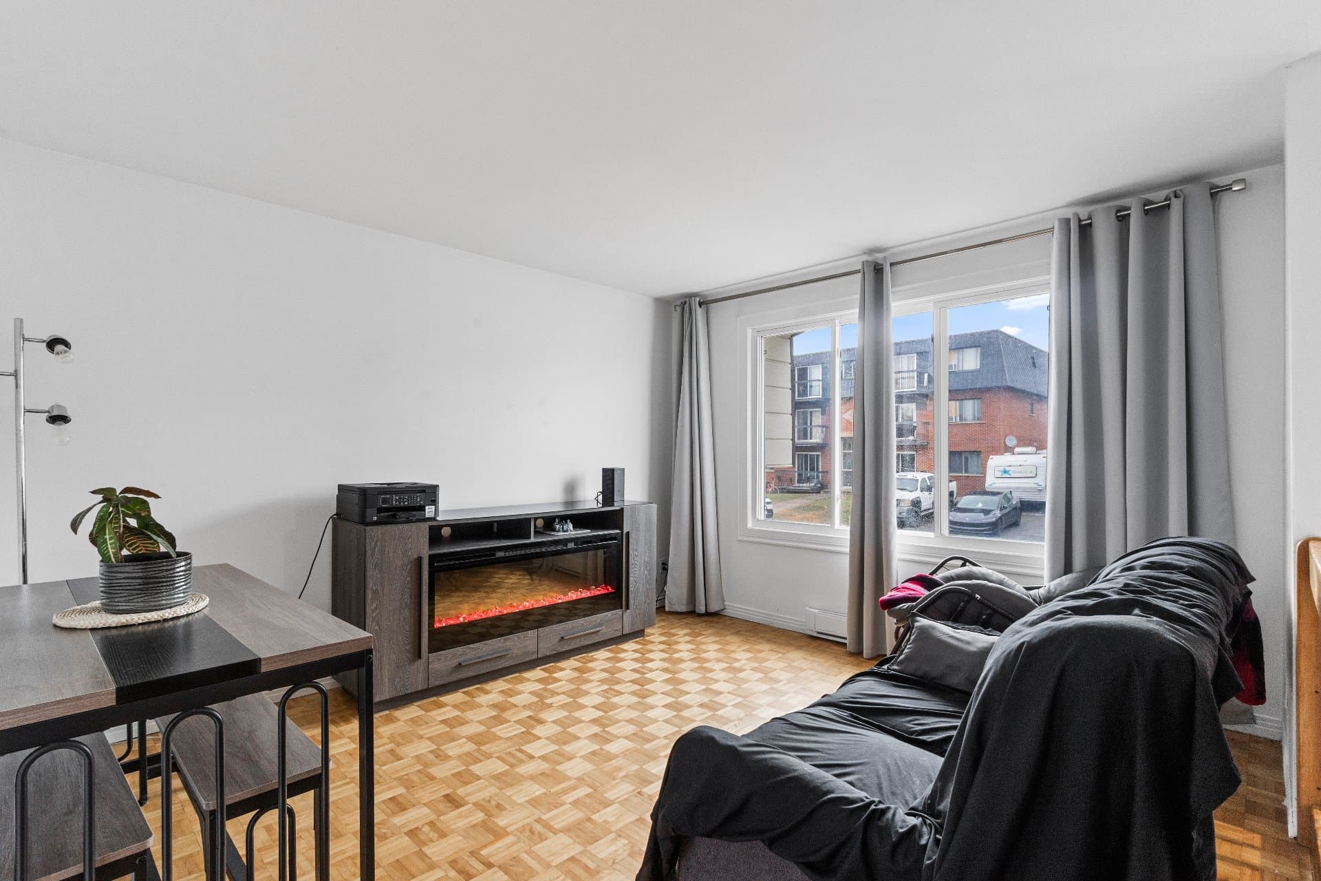 Salon, 126 Rue des Frênes